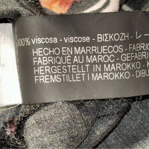 Zara Black/Red Floral Print Shirt Dress. Fitted Torso Then Flirty Flair XS - Picture 6 of 7